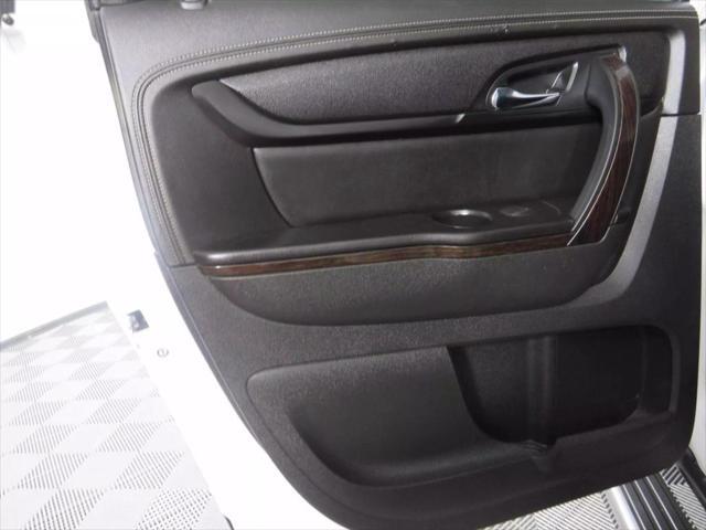 Photo of 2017 White Chevrolet Traverse