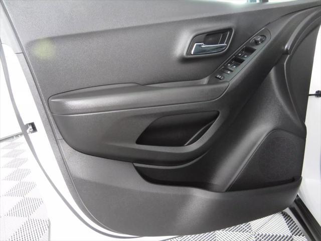 Photo of 2020 Summit White Chevrolet Trax