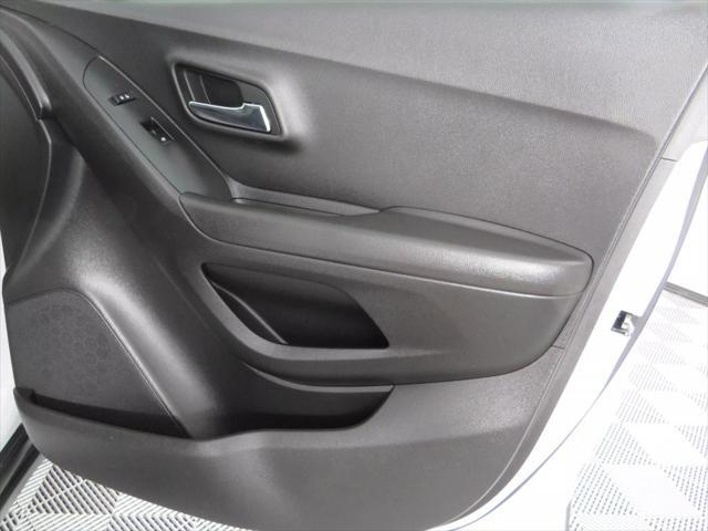 Photo of 2020 Summit White Chevrolet Trax