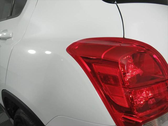 Photo of 2020 Summit White Chevrolet Trax