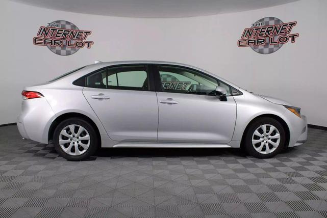 Photo of 2024 Classic Silver Metallic Toyota Corolla