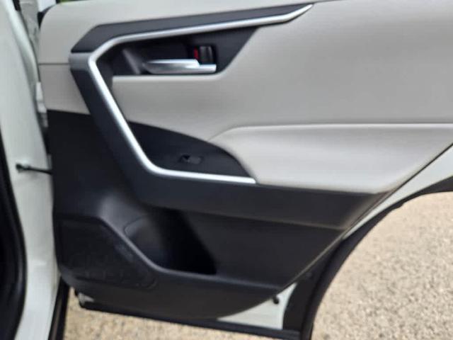 Photo of 2022 White Toyota RAV4