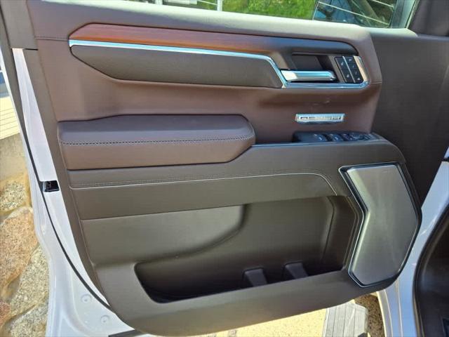 Photo of 2024 White Frost Tricoat GMC Sierra 1500