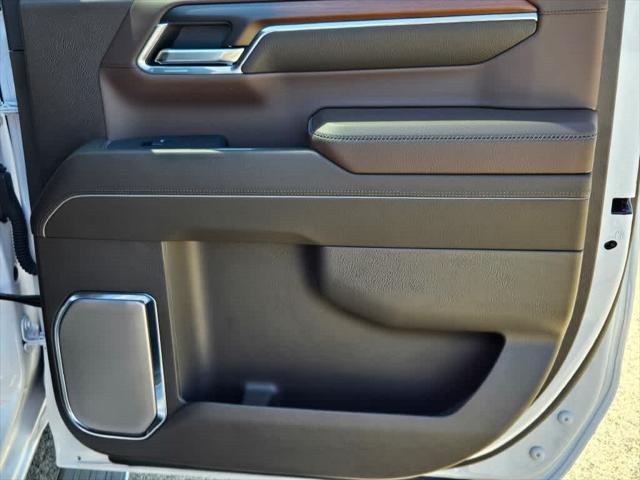 Photo of 2024 White Frost Tricoat GMC Sierra 1500