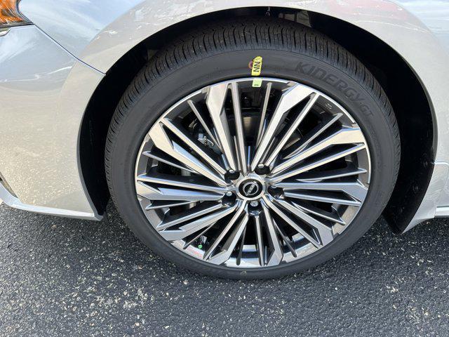 Photo of 2025 Brilliant Silver Metallic Nissan Altima