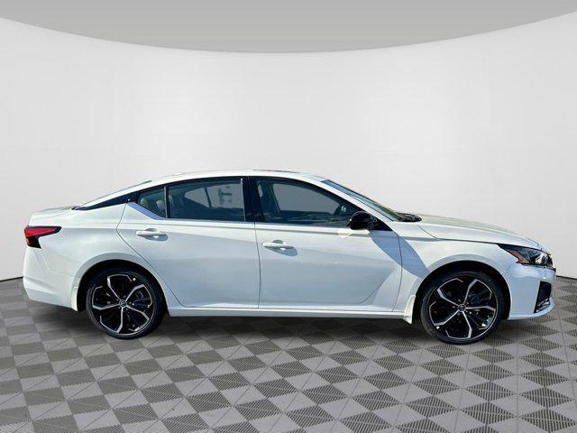 Photo of 2025 Pearl White Tricoat Nissan Altima