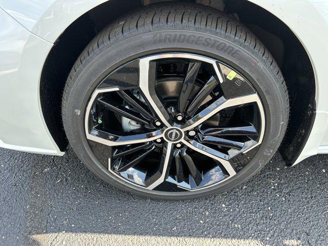 Photo of 2025 Pearl White Tricoat Nissan Altima