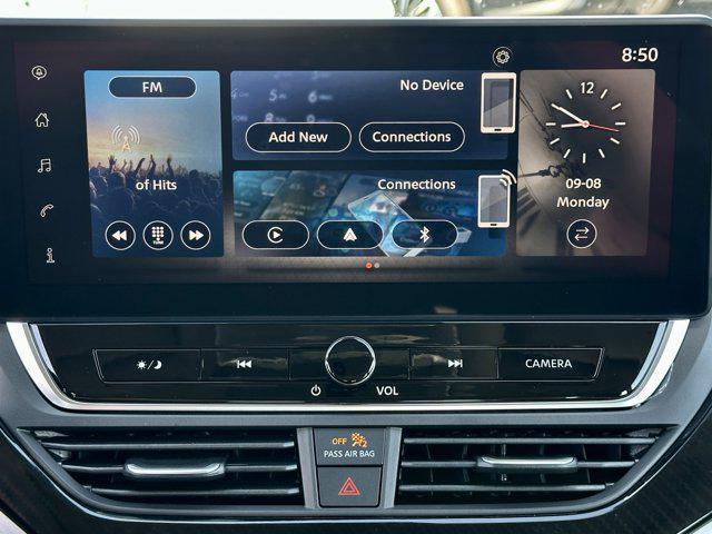 Photo of 2025 Pearl White Tricoat Nissan Altima