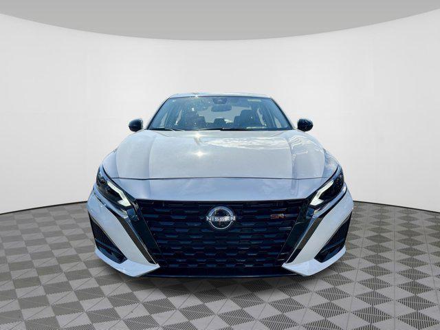 Photo of 2025 Pearl White Tricoat Nissan Altima