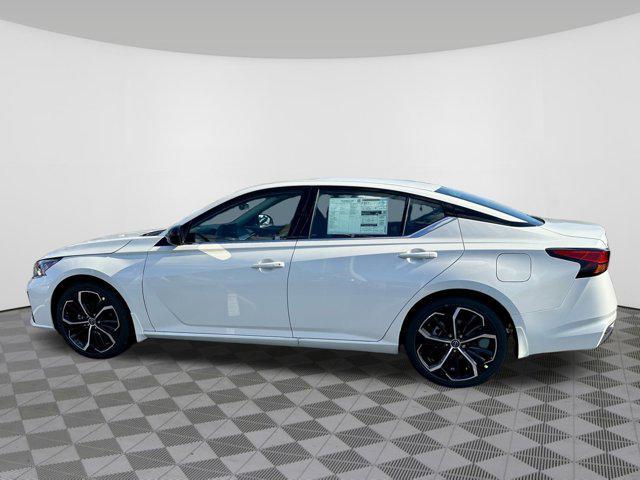 Photo of 2025 Pearl White Tricoat Nissan Altima