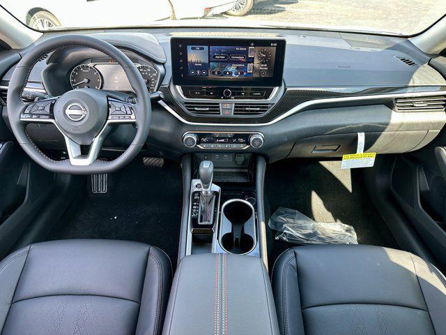 Photo of 2025 Pearl White Tricoat Nissan Altima