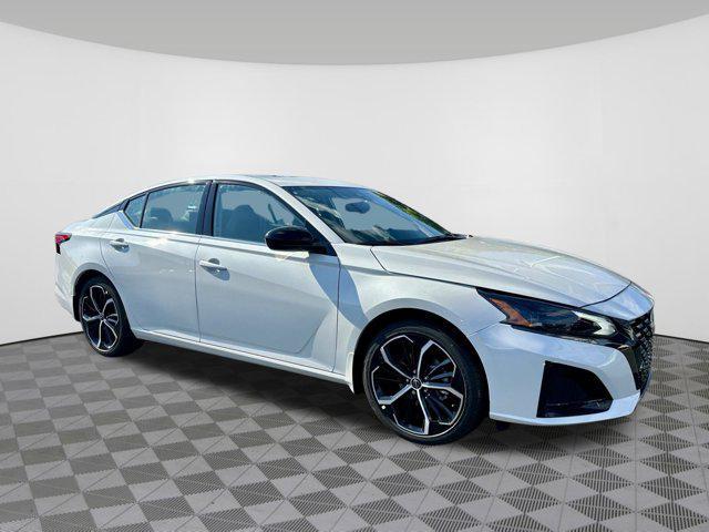 Photo of 2025 Pearl White Tricoat Nissan Altima