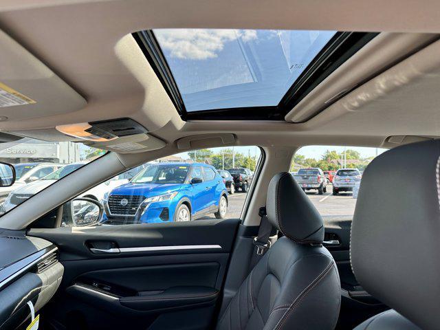 Photo of 2025 Pearl White Tricoat Nissan Altima