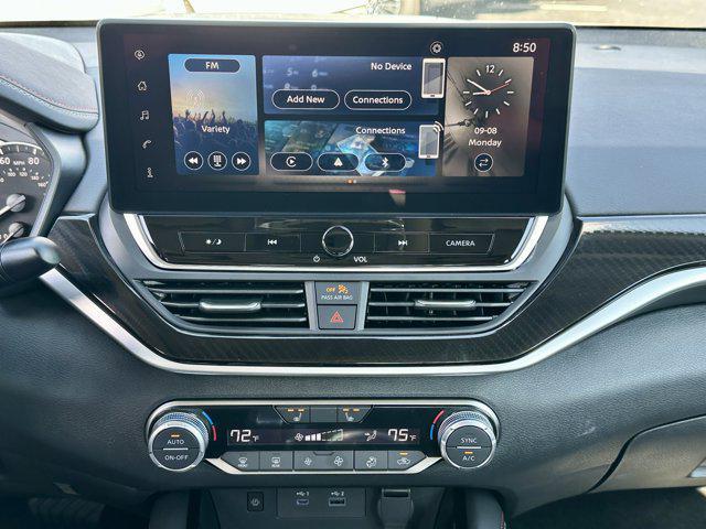 Photo of 2025 Pearl White Tricoat Nissan Altima