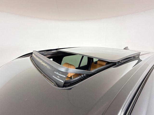 Photo of 2020 Black Sapphire Metallic BMW X5
