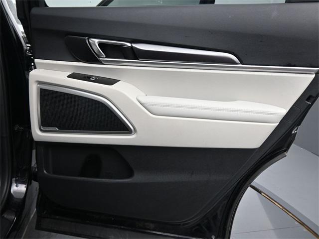 Photo of 2023 Ebony Black Kia Telluride