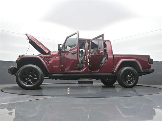 Photo of 2021 Snazzberry Pearlcoat Jeep Gladiator