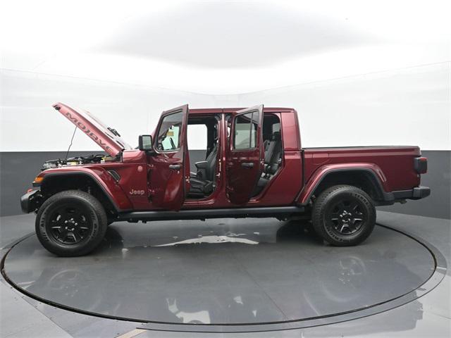 Photo of 2021 Snazzberry Pearlcoat Jeep Gladiator