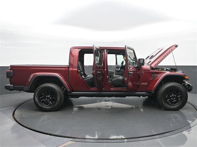Photo of 2021 Snazzberry Pearlcoat Jeep Gladiator