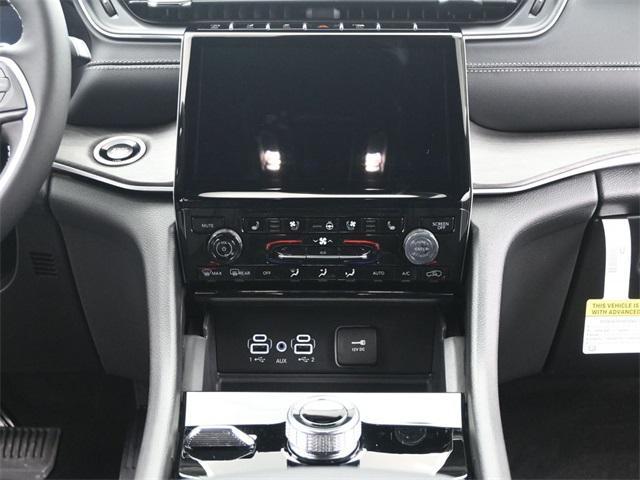 Photo of 2025 Bright White Clearcoat Jeep Grand Cherokee