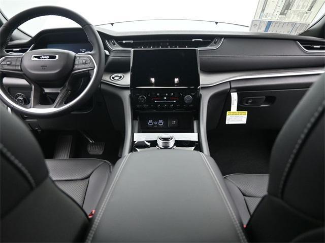 Photo of 2025 Bright White Clearcoat Jeep Grand Cherokee