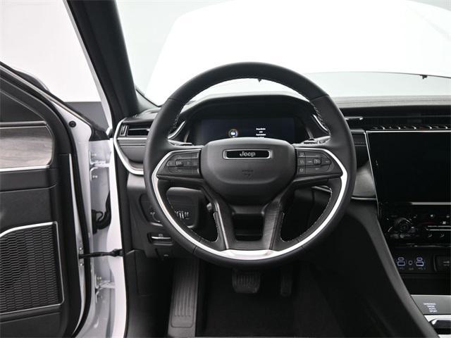 Photo of 2025 Bright White Clearcoat Jeep Grand Cherokee