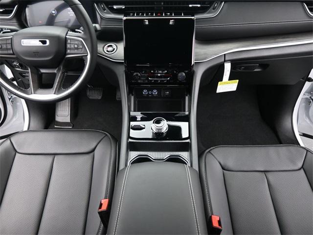 Photo of 2025 Bright White Clearcoat Jeep Grand Cherokee