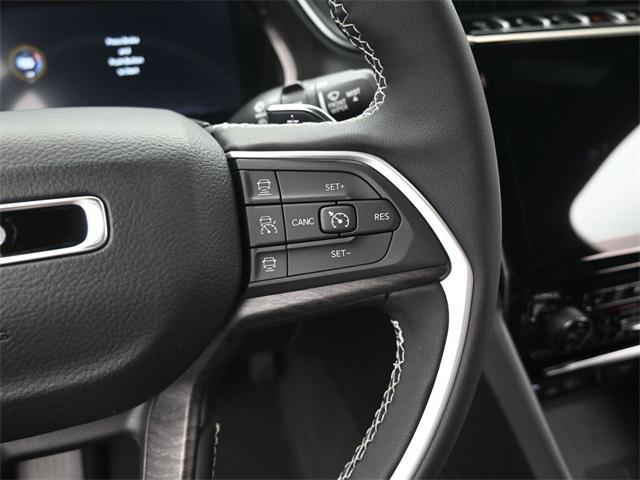 Photo of 2025 Bright White Clearcoat Jeep Grand Cherokee