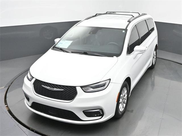 Photo of 2022 Bright White Clearcoat Chrysler Pacifica