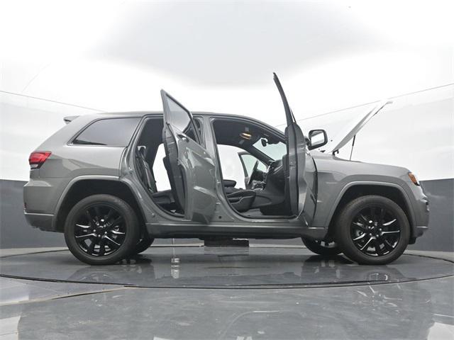 Photo of 2022 Sting-Gray Clearcoat Jeep Grand Cherokee