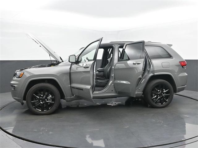 Photo of 2022 Sting-Gray Clearcoat Jeep Grand Cherokee