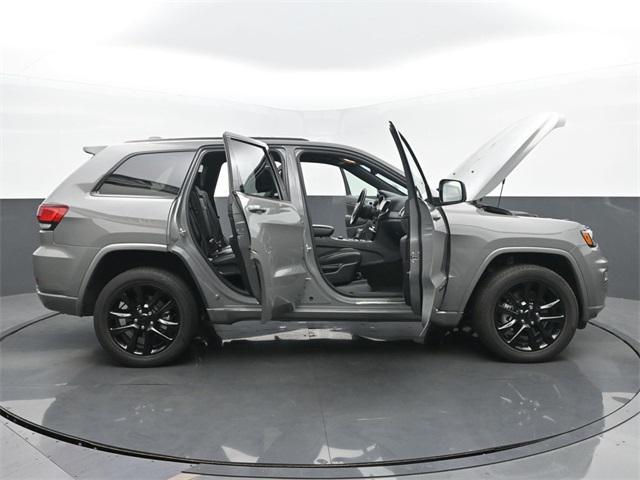 Photo of 2022 Sting-Gray Clearcoat Jeep Grand Cherokee
