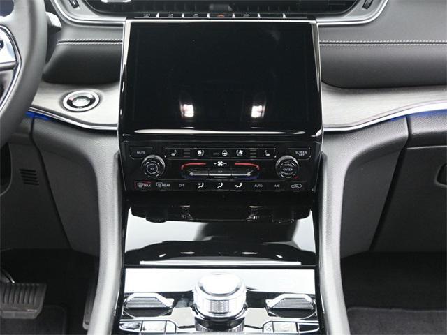 Photo of 2025 Diamond Black Crystal Pearlcoat Jeep Grand Cherokee