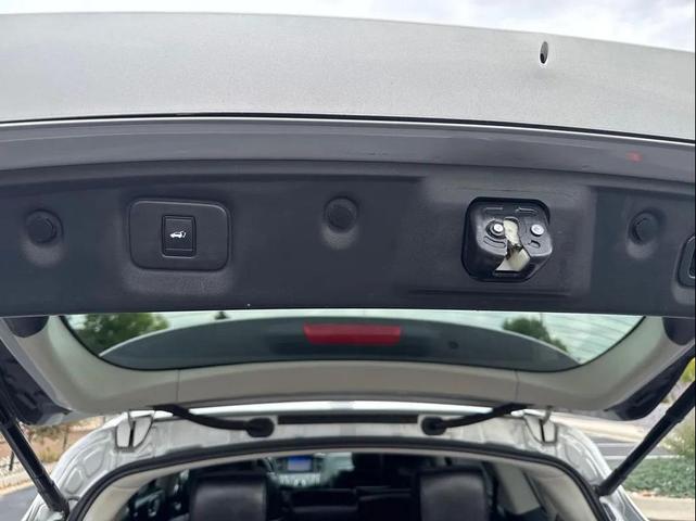 Photo of 2017 Liquid Platinum INFINITI QX60