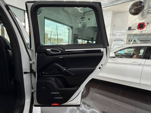 Photo of 2017 White Porsche Cayenne
