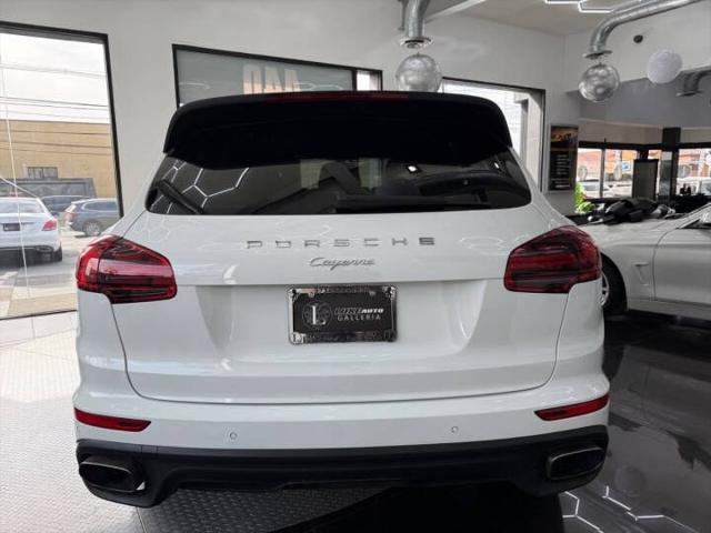 Photo of 2017 White Porsche Cayenne