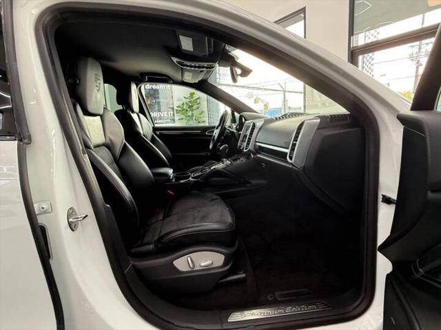 Photo of 2017 White Porsche Cayenne