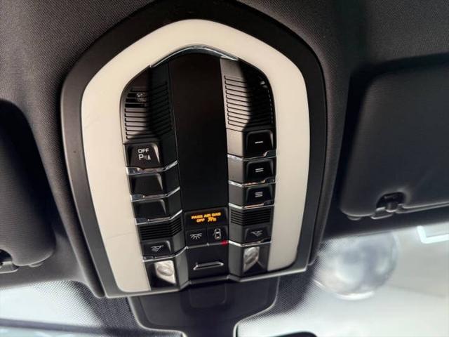 Photo of 2017 White Porsche Cayenne