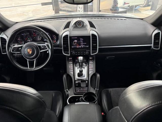 Photo of 2017 White Porsche Cayenne