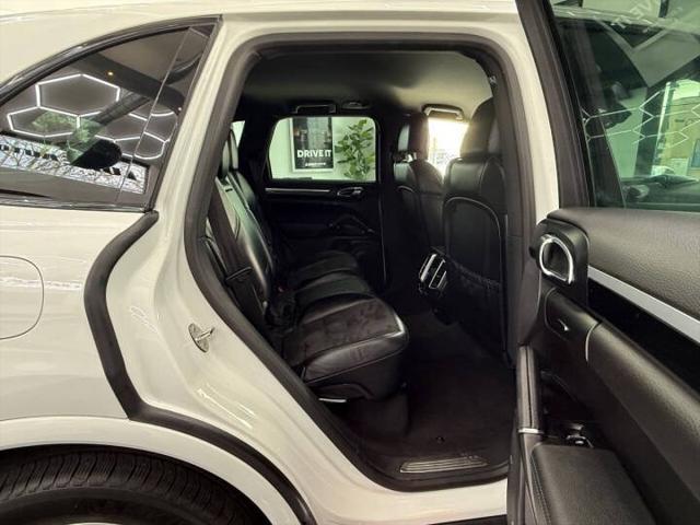 Photo of 2017 White Porsche Cayenne