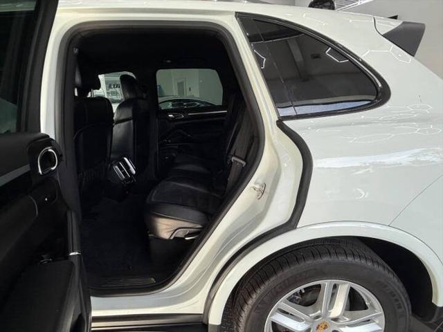 Photo of 2017 White Porsche Cayenne