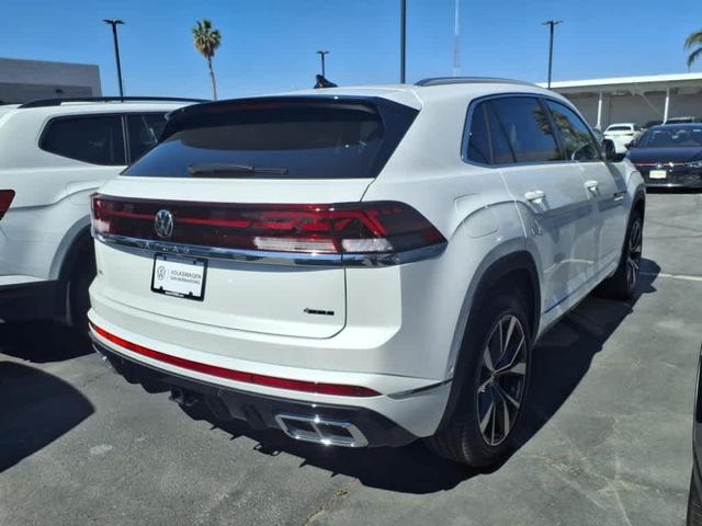 Photo of 2025 Opal White Pearl Effect Volkswagen Atlas Cross Sport