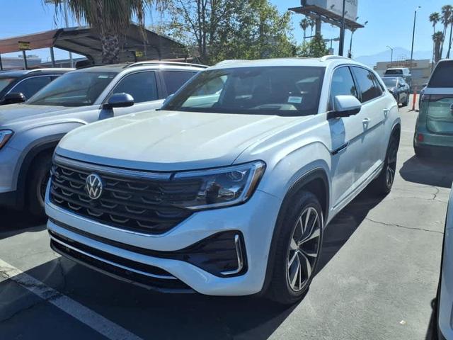 Photo of 2025 Opal White Pearl Effect Volkswagen Atlas Cross Sport