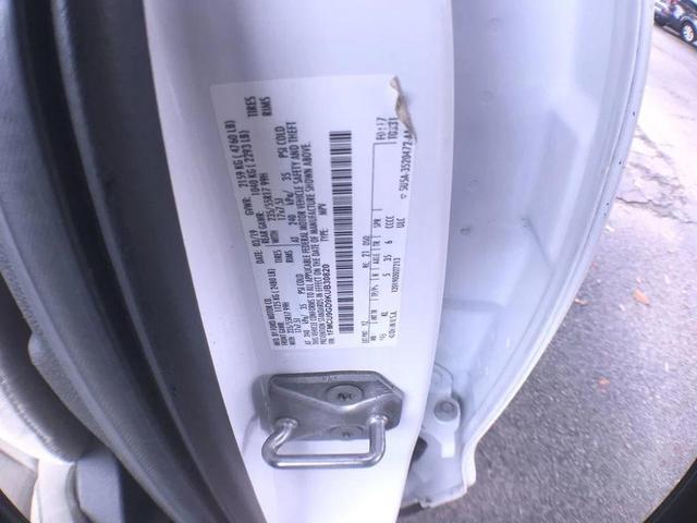 Photo of 2019 OXFORD WHITE Ford Escape