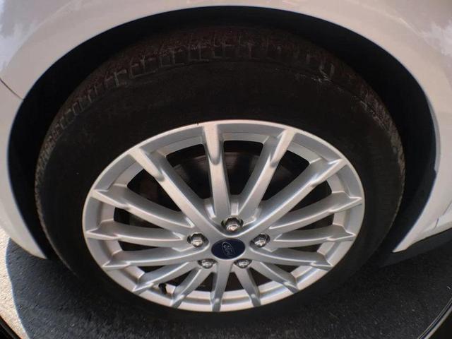 Photo of 2015 WHITE PLATINUM MET TRI-COAT Ford C-Max Energi