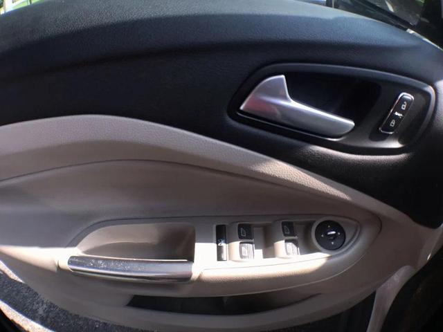 Photo of 2015 WHITE PLATINUM MET TRI-COAT Ford C-Max Energi