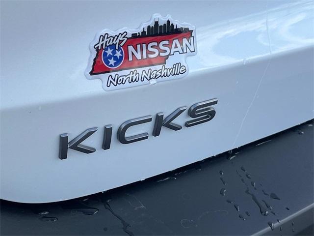 Photo of 2025 2t Wht Blk Roof Nissan Kicks