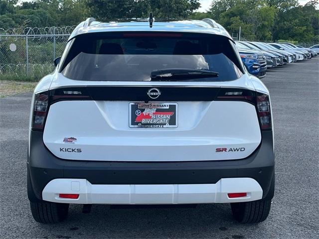 Photo of 2025 2t Wht Blk Roof Nissan Kicks