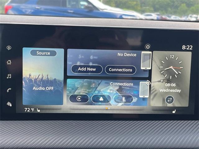 Photo of 2025 2t Wht Blk Roof Nissan Kicks