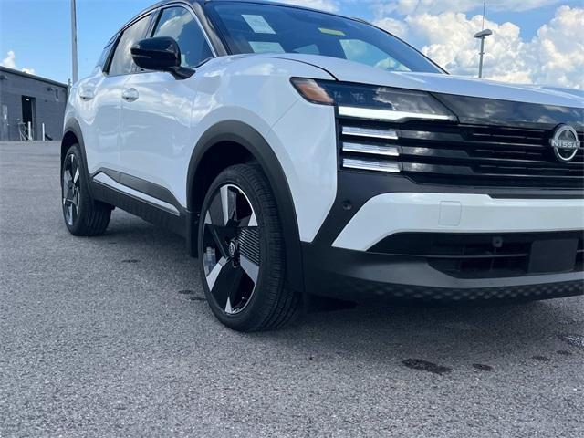 Photo of 2025 2t Wht Blk Roof Nissan Kicks